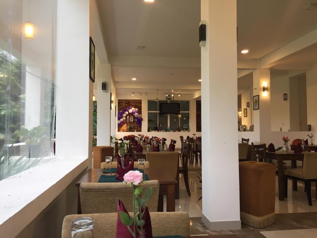 Kandy Rivers Edge Nature Resort エクステリア 写真